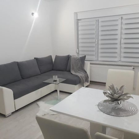 Apartman Kristina - Self Check In & Check Out Otočac Dış mekan fotoğraf