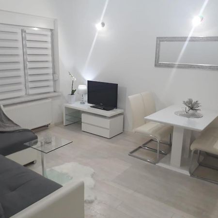 Apartman Kristina - Self Check In & Check Out Otočac Dış mekan fotoğraf