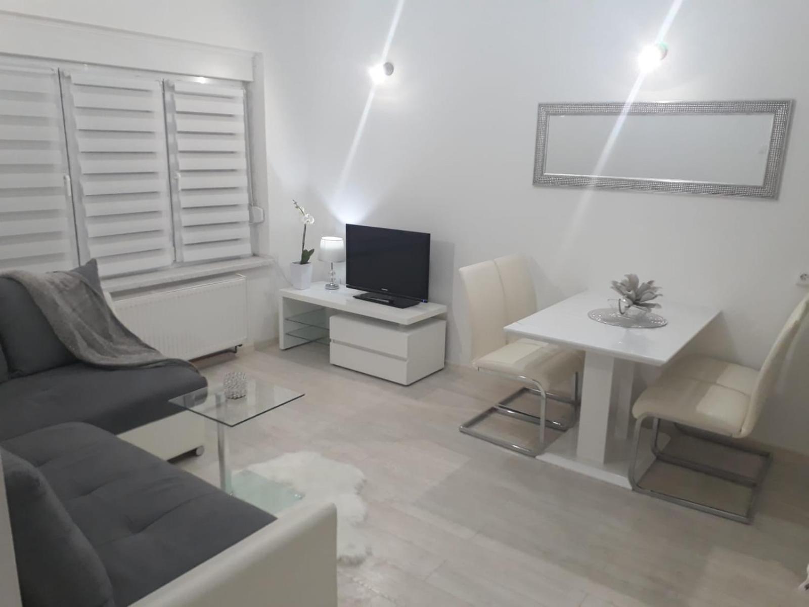 Apartman Kristina - Self Check In & Check Out Otočac Dış mekan fotoğraf